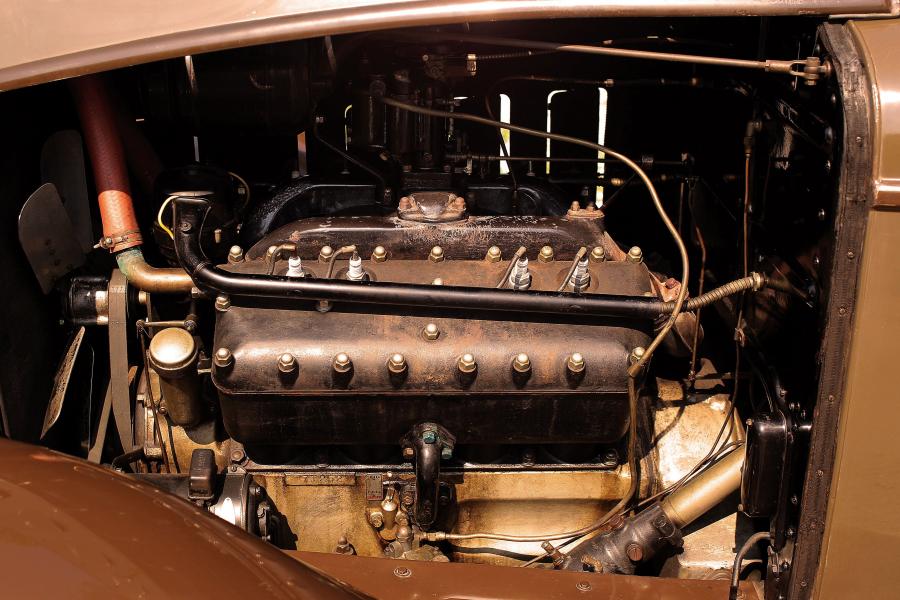  Lincoln Model KA 2-4-Passenger Coupe 1932 года  (фото 20 из 30)
